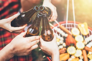 Będą zmiany w sprzedaży alkoholu. Czy to koniec promocji 'drugie piwo gratis'?
