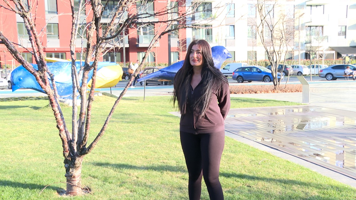 ĆERKA ESTRADNOG PARA OTIŠLA U CRKVU ZA LAZAREVU SUBOTU Slavila Vrbicu sa venčićem, ovako uživa nakon što je preživela dramu u Dubaiju