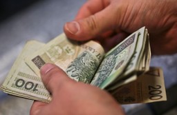 Ile wynosi średnia pensja w polskich firmach? GUS podał dane