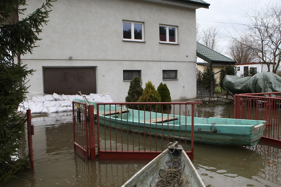 PŁOCK LOKALNE PODTOPIENIA WYLEWAJĄCA WISŁA