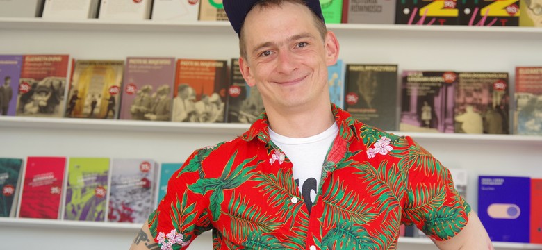 Jaś Kapela ze stypendium na musical o zakazie aborcji. Prawica gotuje się ze złości