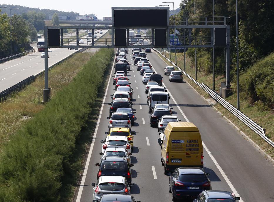 Brutális dugóra lehet számítani az M3-ason /Illusztráció: Fuszek Gábor