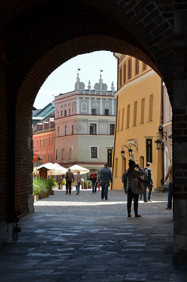 Lublin - przejście przez Bramę Krakowska w kierunku Rynku