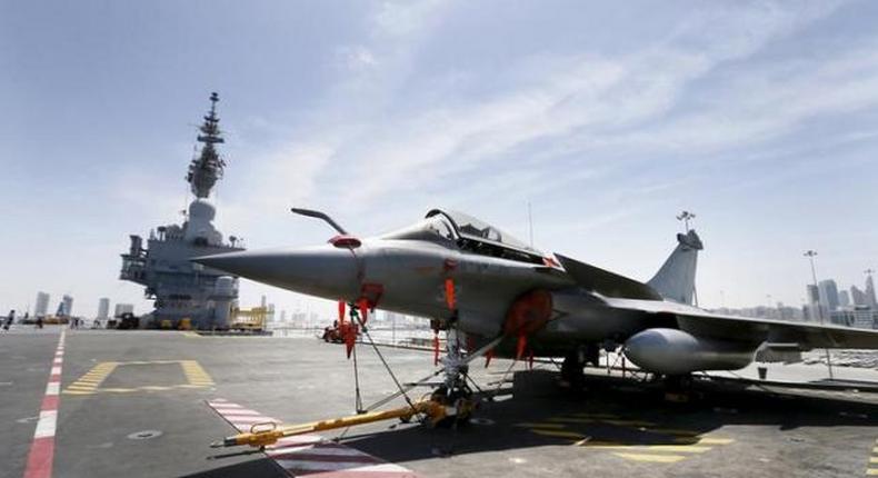 France to deploy aircraft carrier to help operations against Islamic State