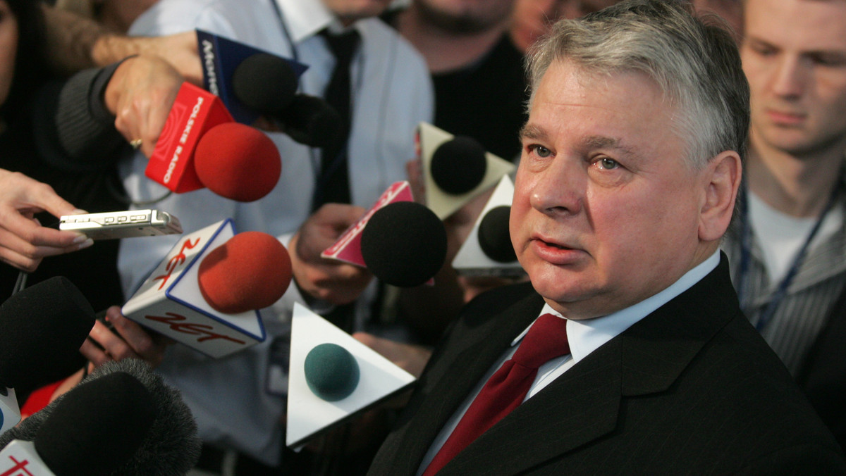 - Znamy już mnie więcej decyzję prezydenta w sprawie ustawy medialnej - powiedział w I Programie Polskiego Radia Bogdan Borusewicz. Marszałek Senatu przypomniał, że Lech Kaczyński oświadczył w poniedziałek, że jej nie podpisze.