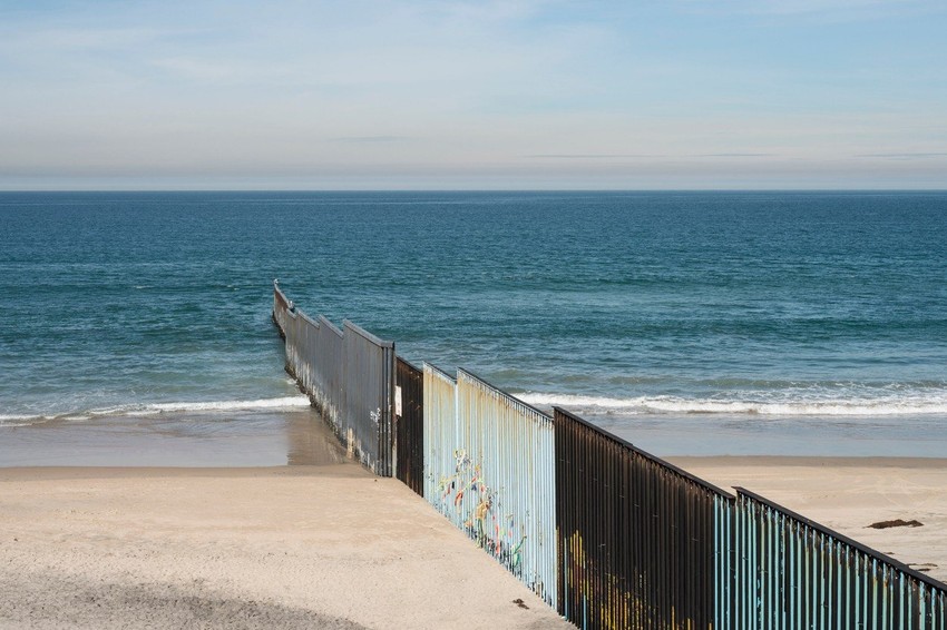Zid kod Tihuane ulazi u Pacifički okean