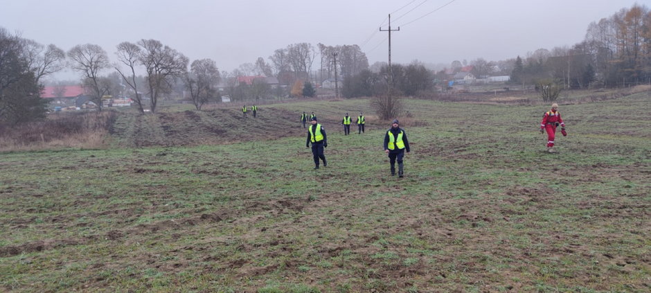 Ponad 100 osób szuka starszego mężczyzny. W piątek oddalił się od swojego domu