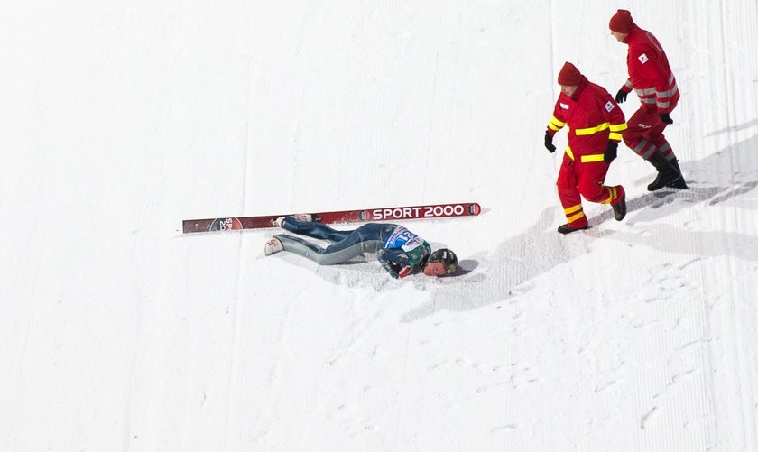 Skoczek złamał kręgosłup. Teraz stawia pierwsze kroki