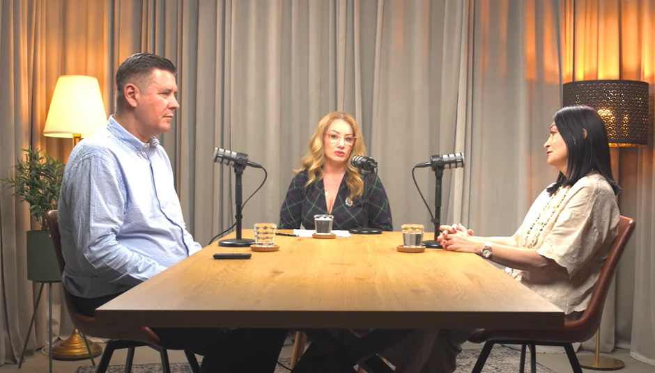 Dr Anja Pikula, Sandra Jovanović i dr Milan Perović u podkastu "Za srce više" (s desna na levo)