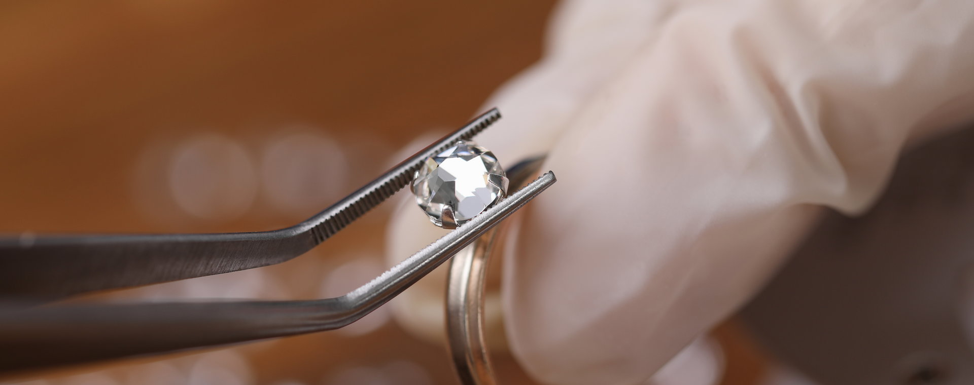 84 proc. wszystkich surowych diamentów na świecie jest przeładowywanych w Antwerpii