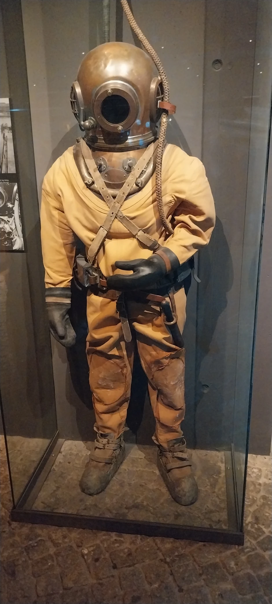 Ronilačko odelo iz sredine prošlog veka