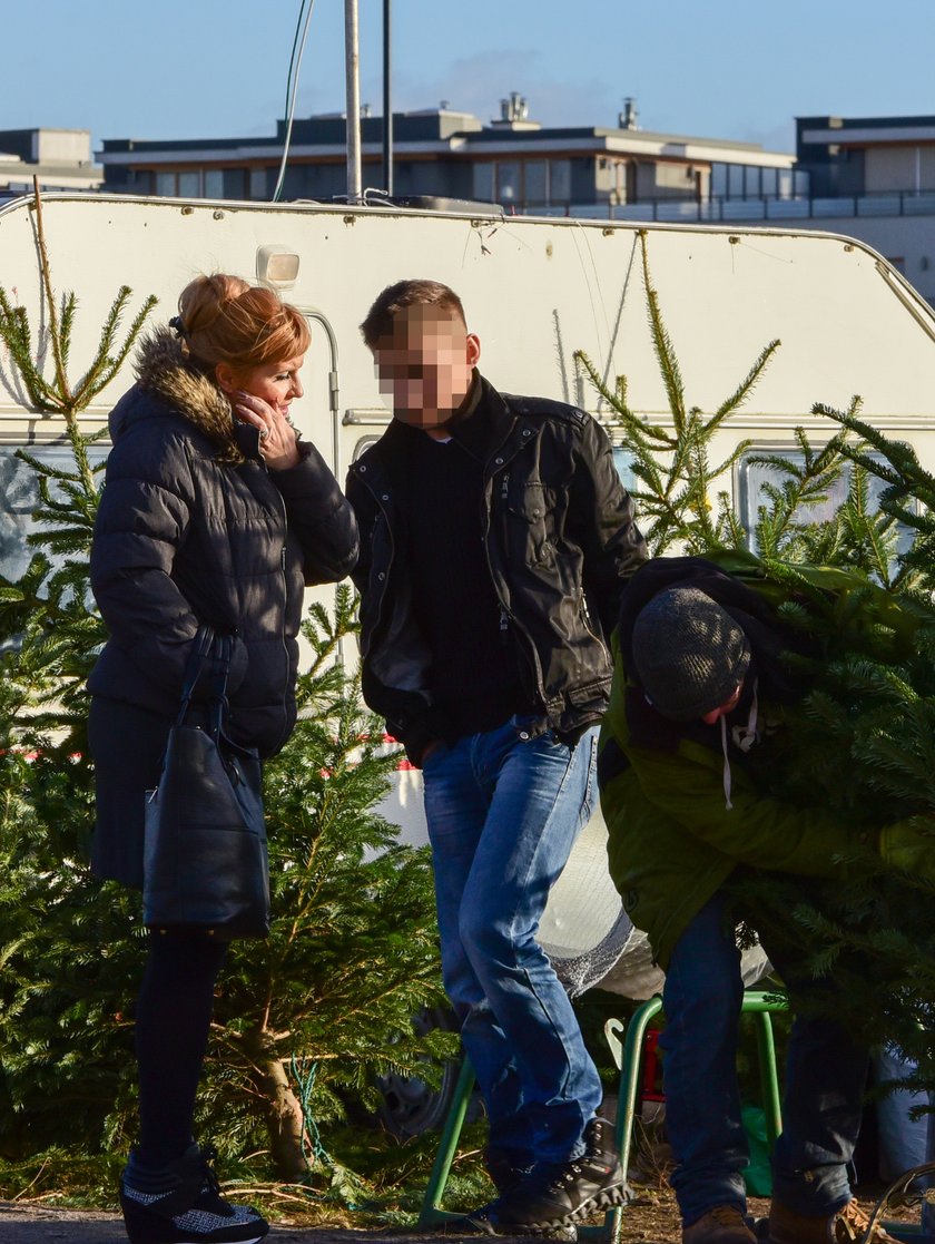 Katarzyna Skrzynecka kupuje choinkę