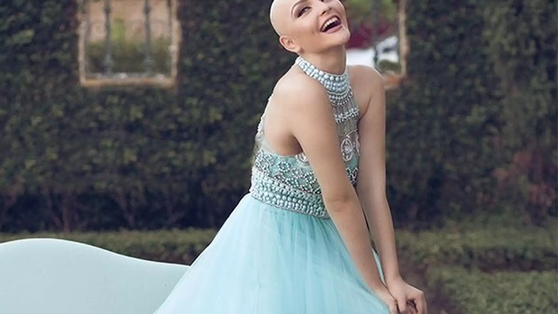 Nastolatka chora na raka pokazuje światu swoją bajeczną sesję zdjęciową - "Rak nie powstrzyma mnie od bycia księżniczką".