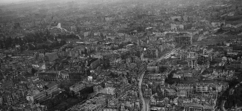 Morze ruin po horyzont... Warszawa po wejściu Rosjan. ZDJĘCIA z 1945 roku