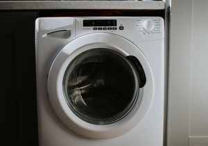 Čovek je negirao zločin, sve dok se nije suočio sa snimkom - koji se ogleda u poklopcu mašine za pranje veša | Foto: Getty Images