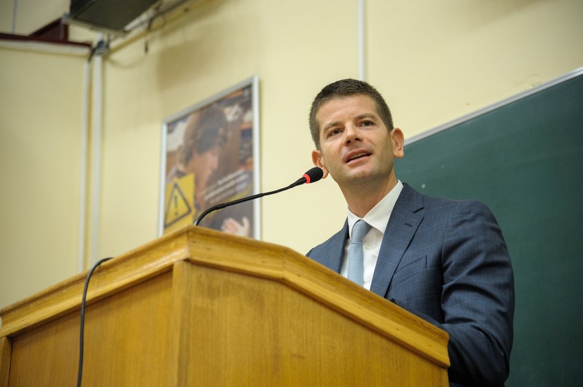 Prodekan Dragan Lončar