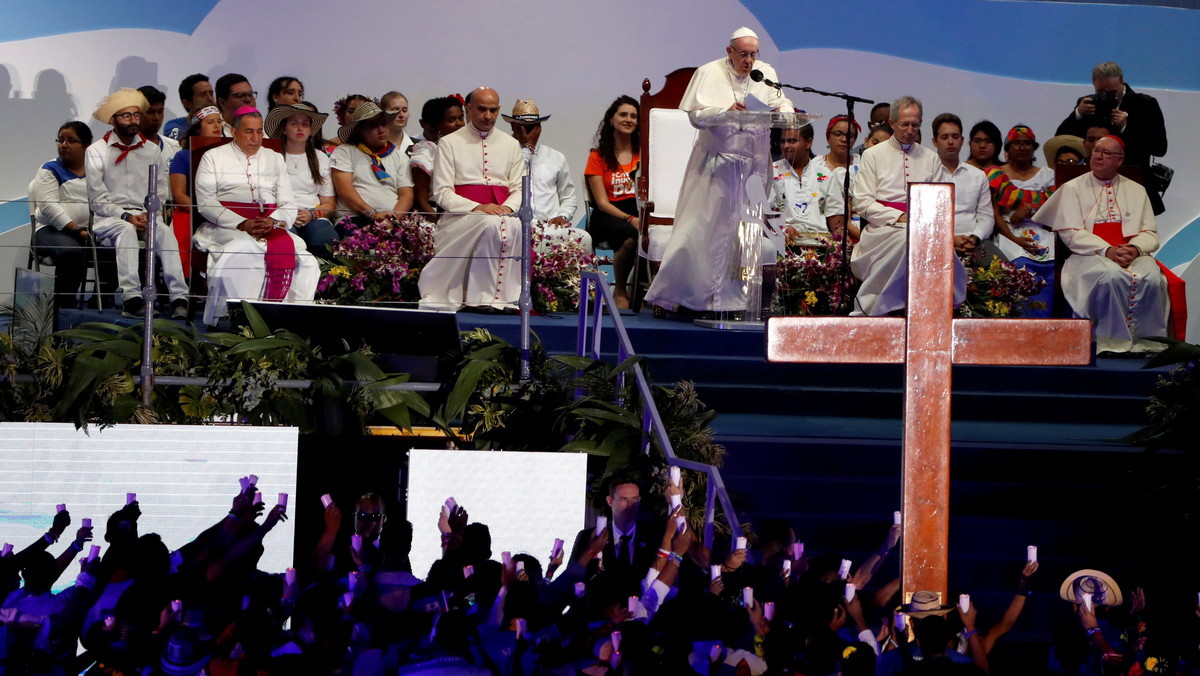 Papież Franciszek mówił w Panamie, że swoją Drogę Krzyżową przechodzą cierpiący na świecie; nienarodzone dzieci, maltretowane kobiety, ubodzy, imigranci oskarżani o wszelkie zło. W Drodze Krzyżowej pod jego przewodnictwem uczestniczyło 400 tys. osób.