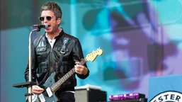 noel gallagher dostał prezent od klubu z polskiej ekstraklasy. muzyk oasis pochwalił się nim w internecie