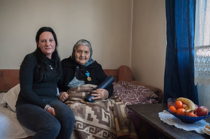 Branka je legala u 12, a ustajala u četiri. Svaki doručak je bio domaćinski. Završavao se šoljom toplog mleka bez koje nijedno dete nije puštala u školu