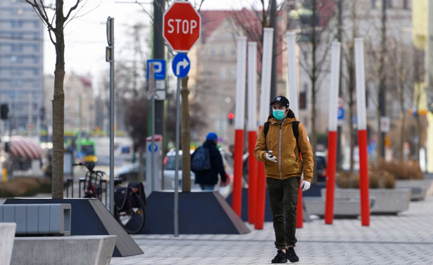 Rząd wprowadził stan epidemii. Co to oznacza w praktyce?