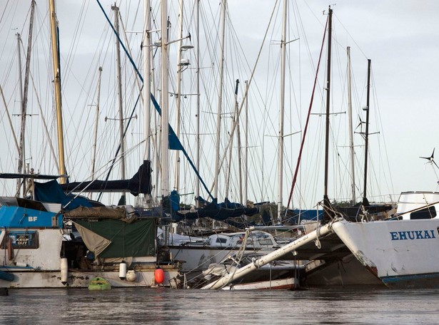 Fala tsunami uderza w USA. Dziesiątki zmiażdżonych łodzi!