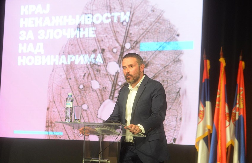 Istrazivački novinar Džeremi Skejhil izvinio se pre dva dana u ime SAD za ubistvo radnika RTS