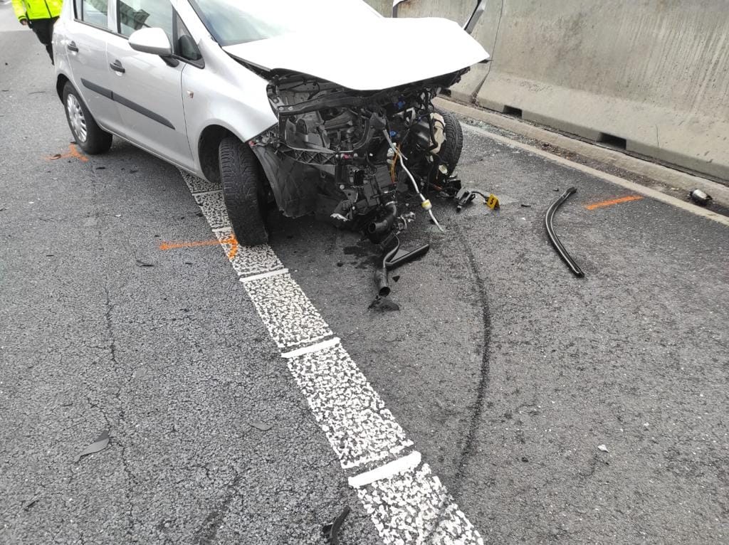 Pri nehode na diaľnici pod Tatrami utrpel jeden z vodičov ťažké zranenia.