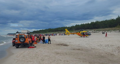 Łańcuch życia na plaży w Karwi. Plażowicze rzucili się na ratunek [ZDJĘCIA]