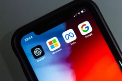 Zaskakująca decyzja Mety. Powstaną chatboty o różnych "osobowościach"