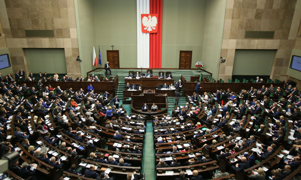 Ile zarabiają posłowie? Kancelaria Sejmu wyjaśnia i podaje kwoty