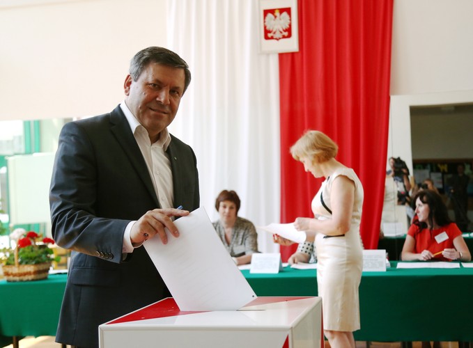 Od rana w całym kraju trwa głosowanie w wyborach do europarlamentu. Tuż po 10-tej w podwarszawskiej Nowej Iwicznej głosował wicepremier Janusz Piechociński. Wiceszef rządu zwrócił uwagę na to, że wyborom sprzyja piękna pogoda. 