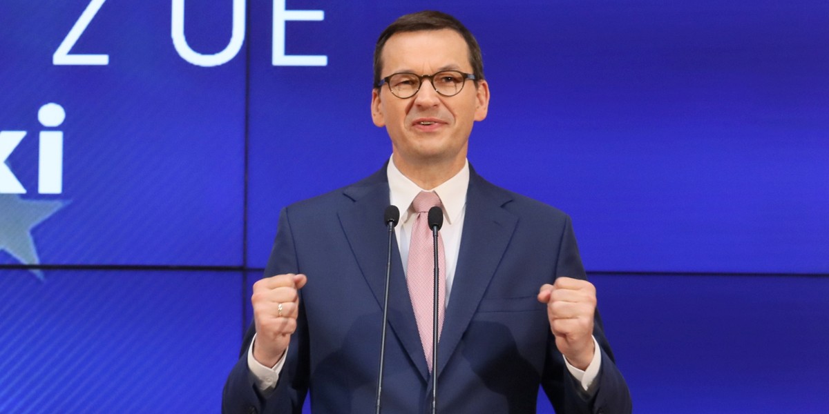 Premier Mateusz Morawiecki. Rząd przyjął projekt, według którego płaca minimalna w 2021 r. wyniesie 2800 zł brutto, a więc już ponad 2 tys. zł na rękę