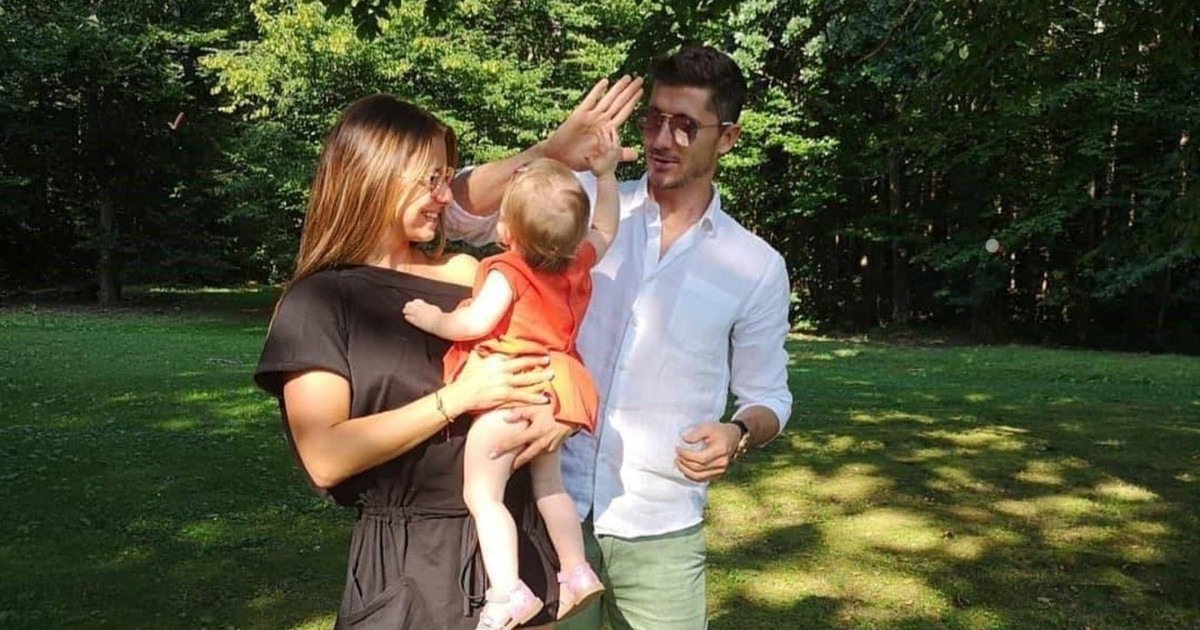 Jak Ma Na Imię Córka Lewandowskiego Klara Lewandowska kończy dwa lata. Drugie urodziny córki Lewandowskich