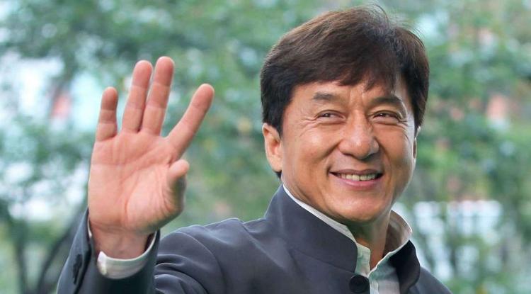 Jackie Chan gyakorlatilag bármelyik filmjét megemlíthetnénk.