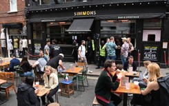 Puby na Wyspach dopiero co otwarte, a niektóre już trzeba zamykać