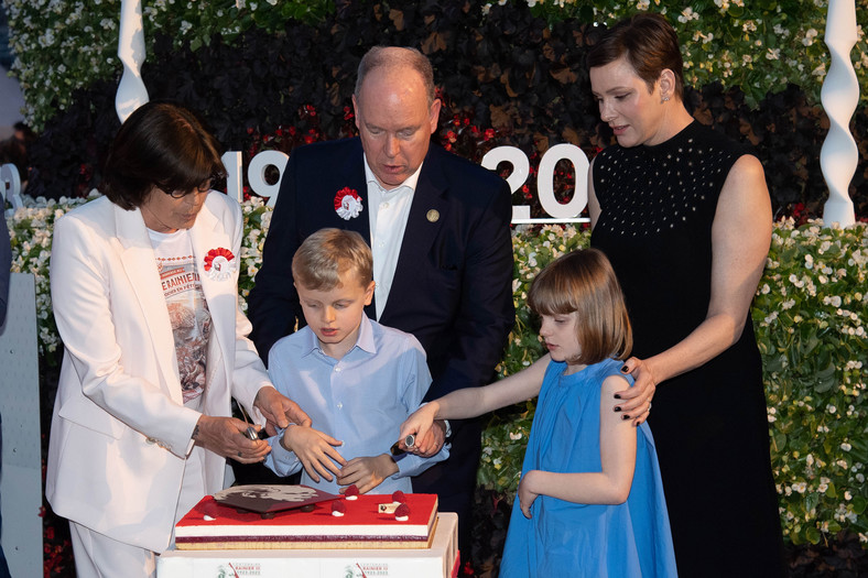 Księżna Charlene i książę Albert z dziećmi – Jakubem i Gabrielą