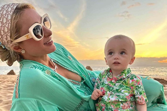 Paris Hilton sa sinom Feniksom