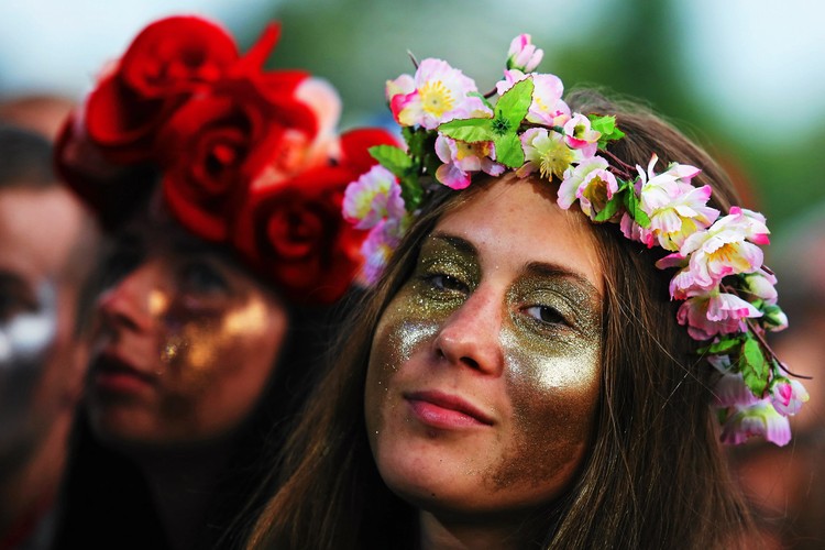 Wianki na głowach fanów Florence and The Machine