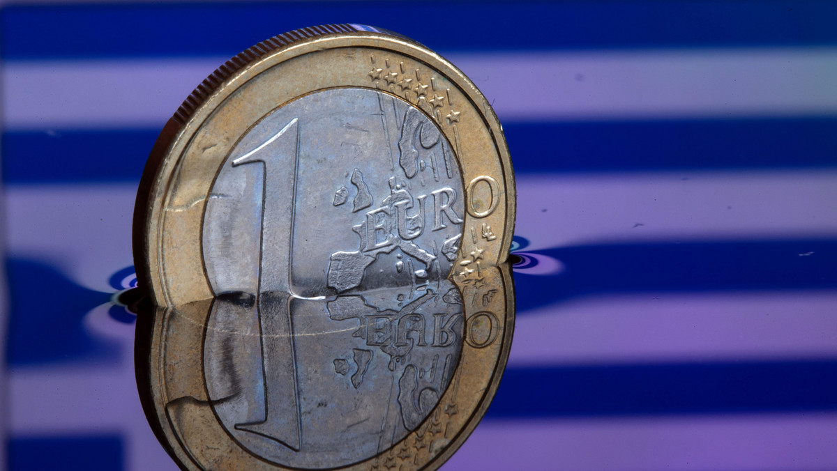 Członkostwo państwa w strefie euro, zgodnie z unijnymi traktatami jest nieodwołalne - przypomniała w poniedziałek rzeczniczka Komisji Europejskiej w odpowiedzi na pytania dotyczące możliwego wyjścia Grecji z obszaru wspólnej waluty.