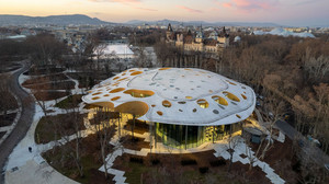 Dom Muzyki w Budapeszcie został otwarty. Zaprojektował go Sou Fujimoto
