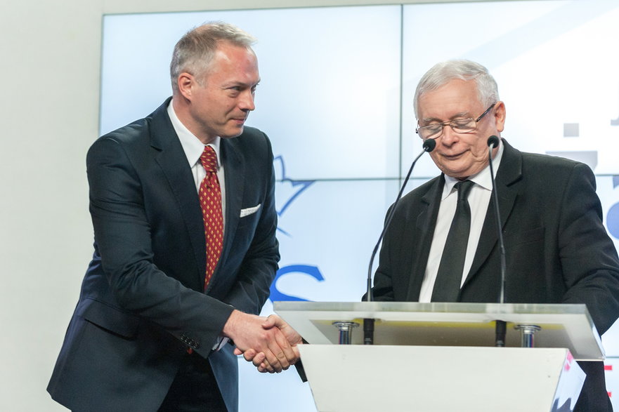 Jacek Żalek i Jarosław Kaczyński podczas konferencji prasowej w siedzibie PiS (26.04.2018)