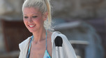 Przeraźliwie chuda Tara Reid na plaży w bikini