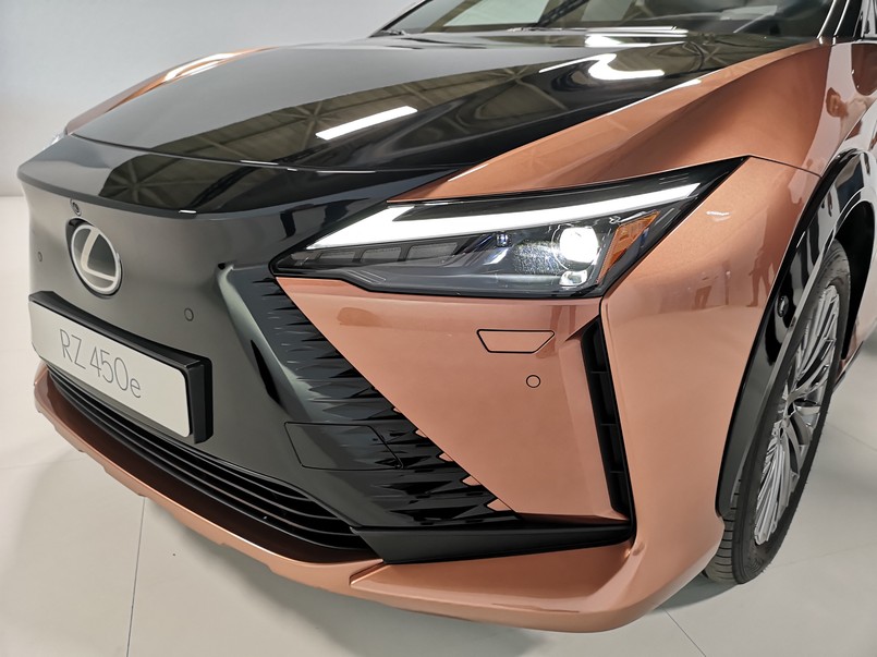 Lexus RZ 450e