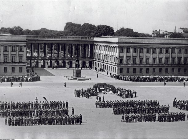 Msza polowa przed pałacem Saskim, Warszawa, 7 sierpnia 1932 r.