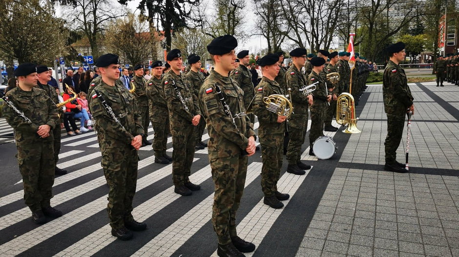 Żołnierze Służby Przygotowawczej z 15. Sieradzkiej Brygady Wsparcia Dowodzenia złożyli przysięgę