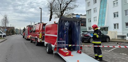 Toruńskie mieszkanie skrywało mroczną tajemnicę. Strażacy znaleźli śmiertelną butelkę