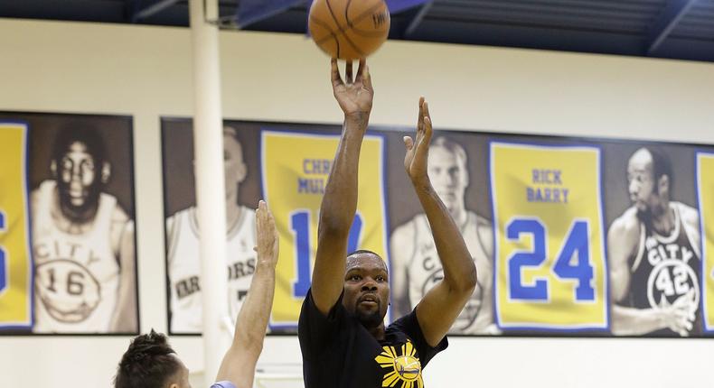Kevin Durant shoots during a Warriors practice.