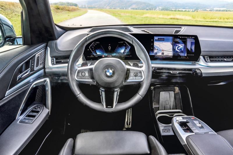 Kokpit nowego X2 zostanie prawie 1:1 przeniesiony z BMW X1 (2022)
