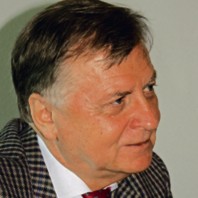 ANDRZEJ LEWIŃSKI zastępca generalnego inspektora ochrony danych osobowych. Członek Stronnictwa Demokratycznego, były wiceminister rynku wewnętrznego. Współautor i uczestnik rozmów koalicyjnych Solidarności, SD i ZSL, które doprowadziły do powołania rządu Tadeusza Mazowieckiego mat. prasowe