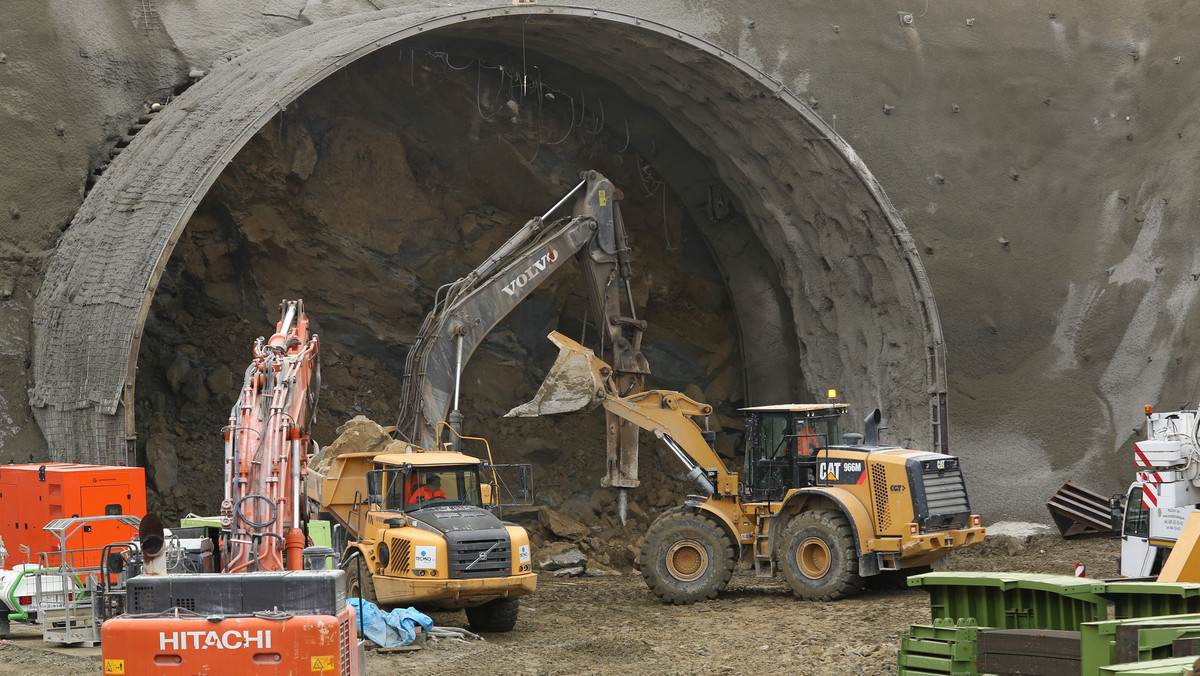 Budowa nowej zakopianki. Wkrótce tunel pod Luboniem Małym będzie przebity na wylot